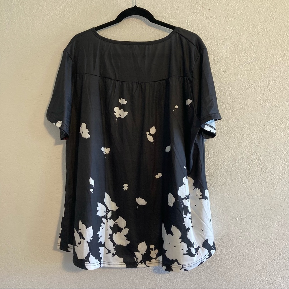 Beautiful blouse - Picture 3 of 3